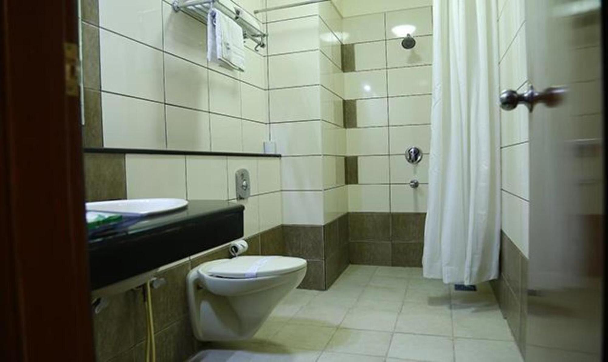 Fabhotel Prime Chennai Deluxe Exterior photo