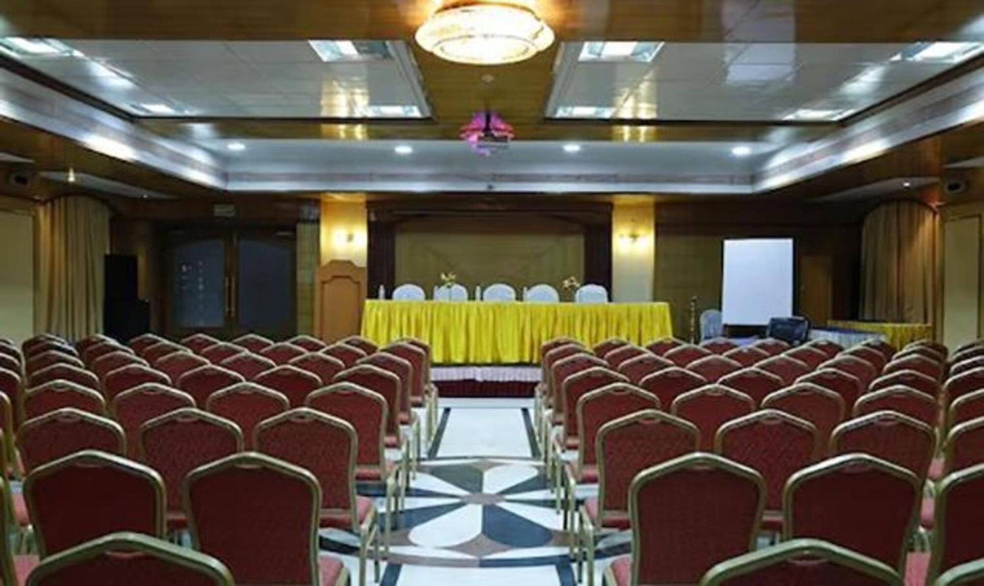 Fabhotel Prime Chennai Deluxe Exterior photo